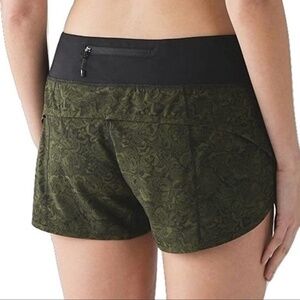 Lululemon Speed Up Short *2.5" Size 8 Green / Black 6690